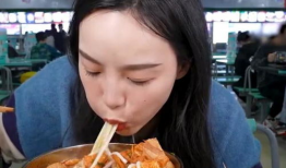 吃瓜爆料抖音网红定亲,甜蜜定亲现场，甜蜜瞬间引网友热议